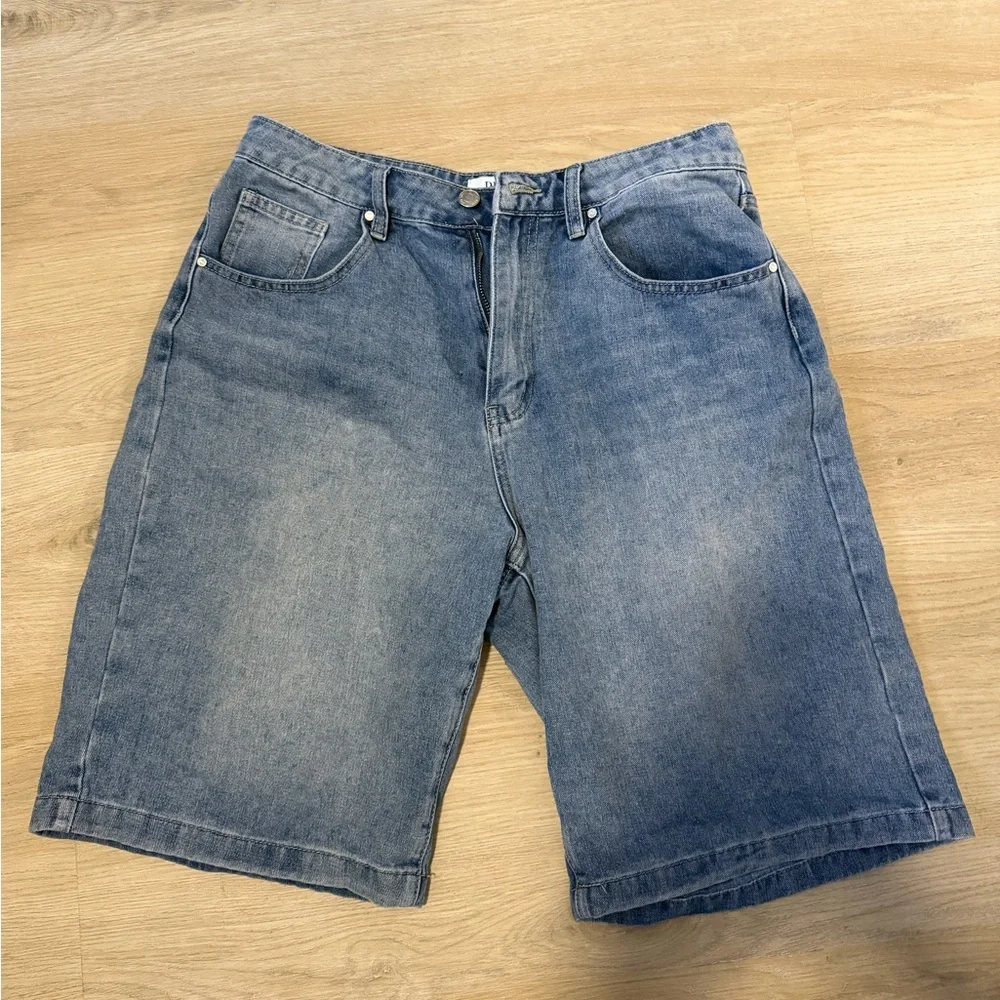 women’s oversized jorts